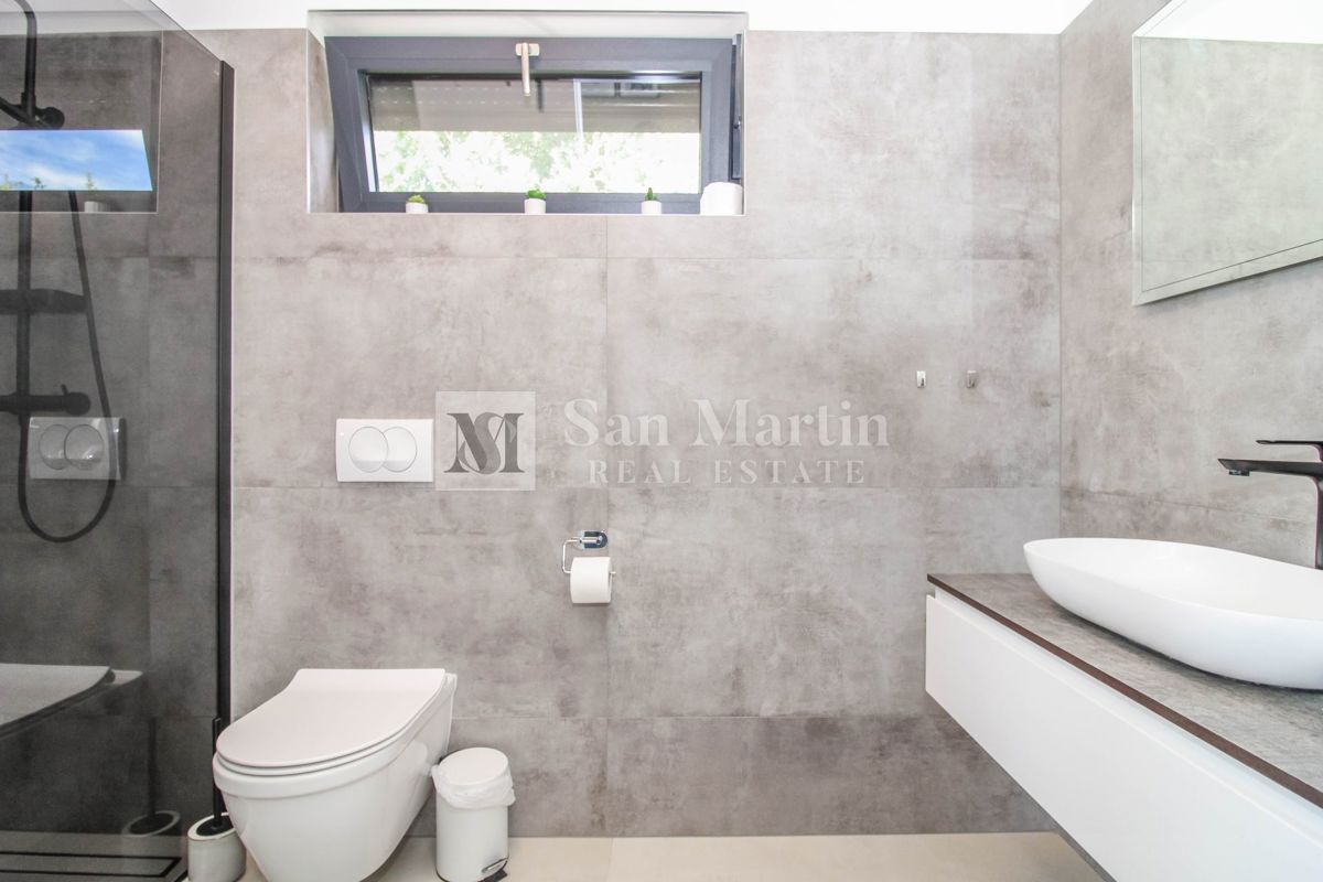 PARENZO, Nuova casa moderna con piscina