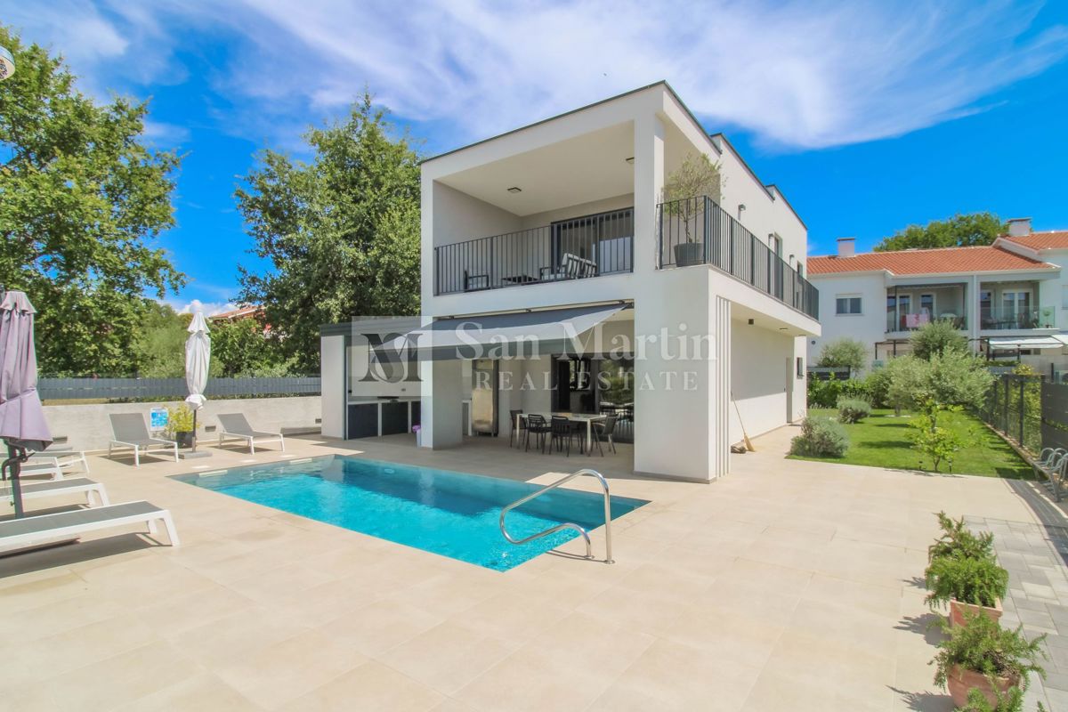 PARENZO, Nuova casa moderna con piscina