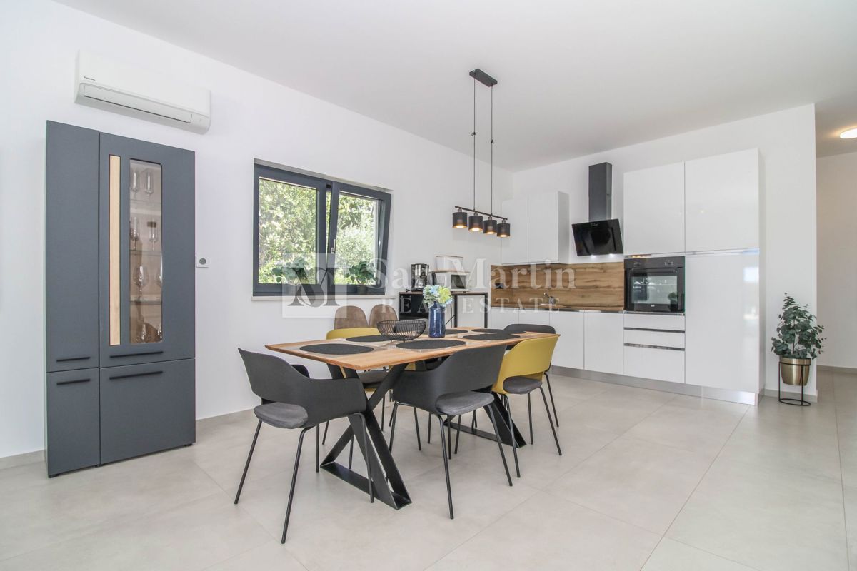 PARENZO, Nuova casa moderna con piscina