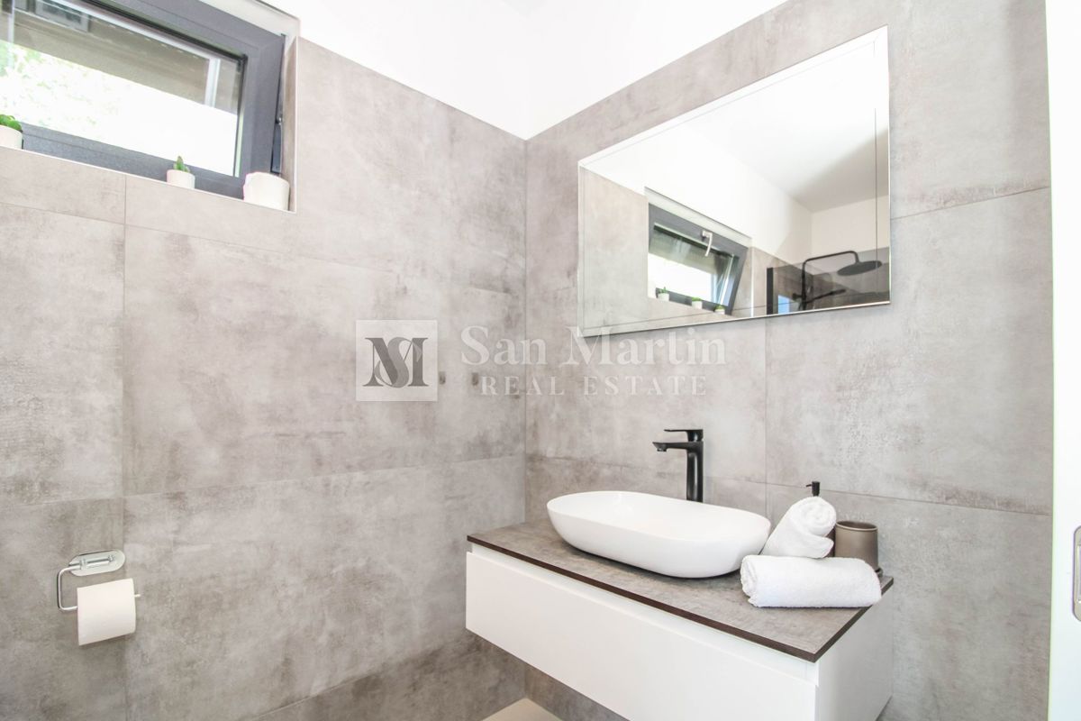 PARENZO, Nuova casa moderna con piscina