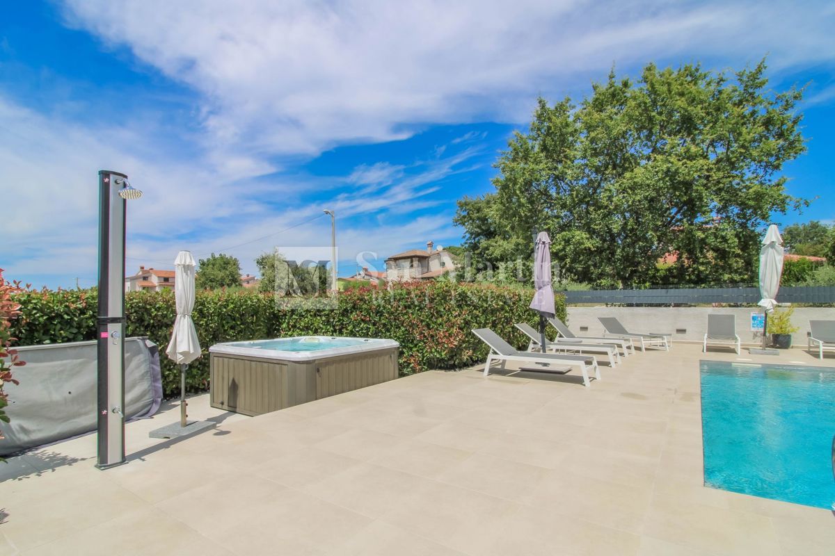 PARENZO, Nuova casa moderna con piscina