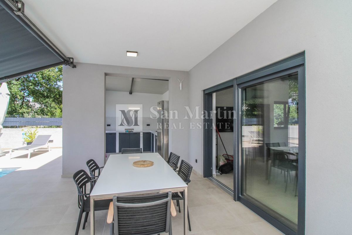 PARENZO, Nuova casa moderna con piscina