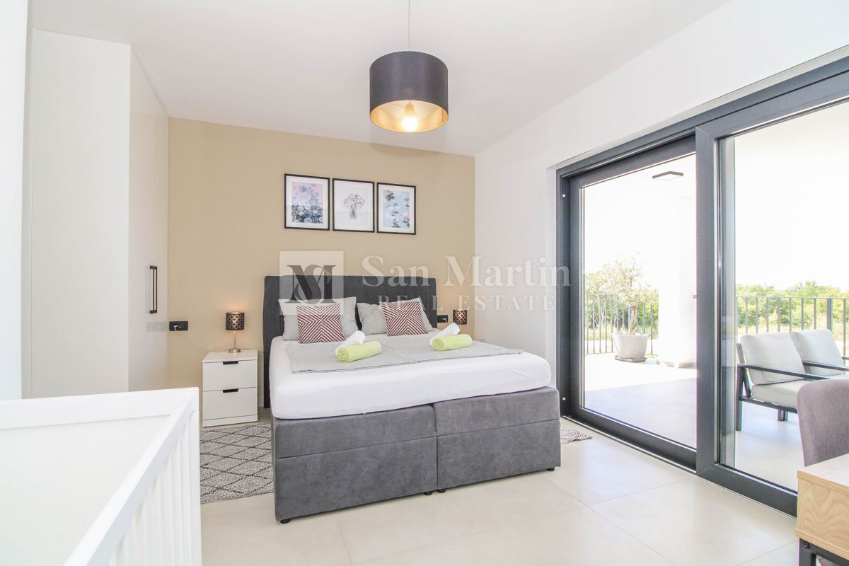 PARENZO, Nuova casa moderna con piscina