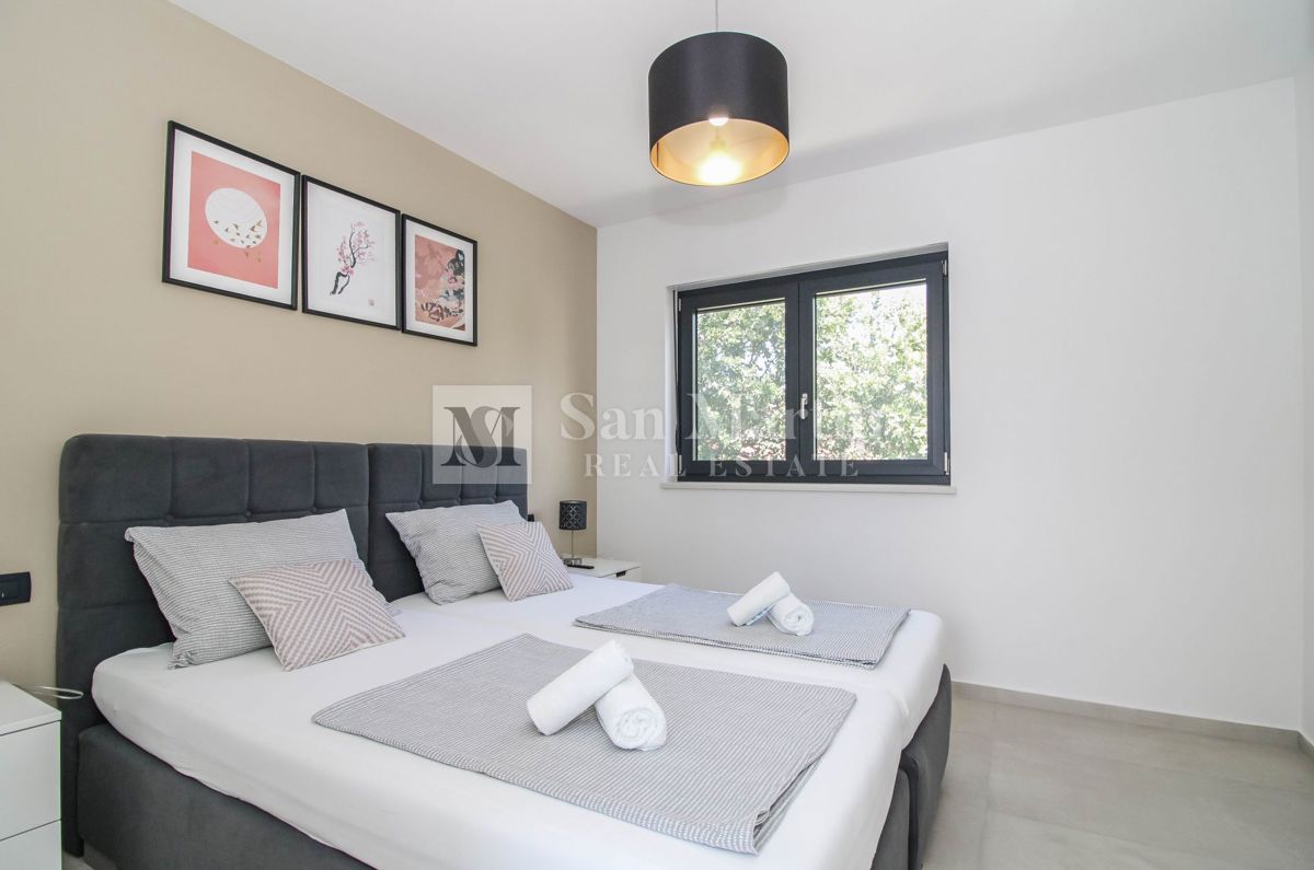 PARENZO, Nuova casa moderna con piscina