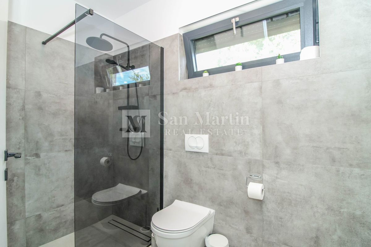 PARENZO, Nuova casa moderna con piscina