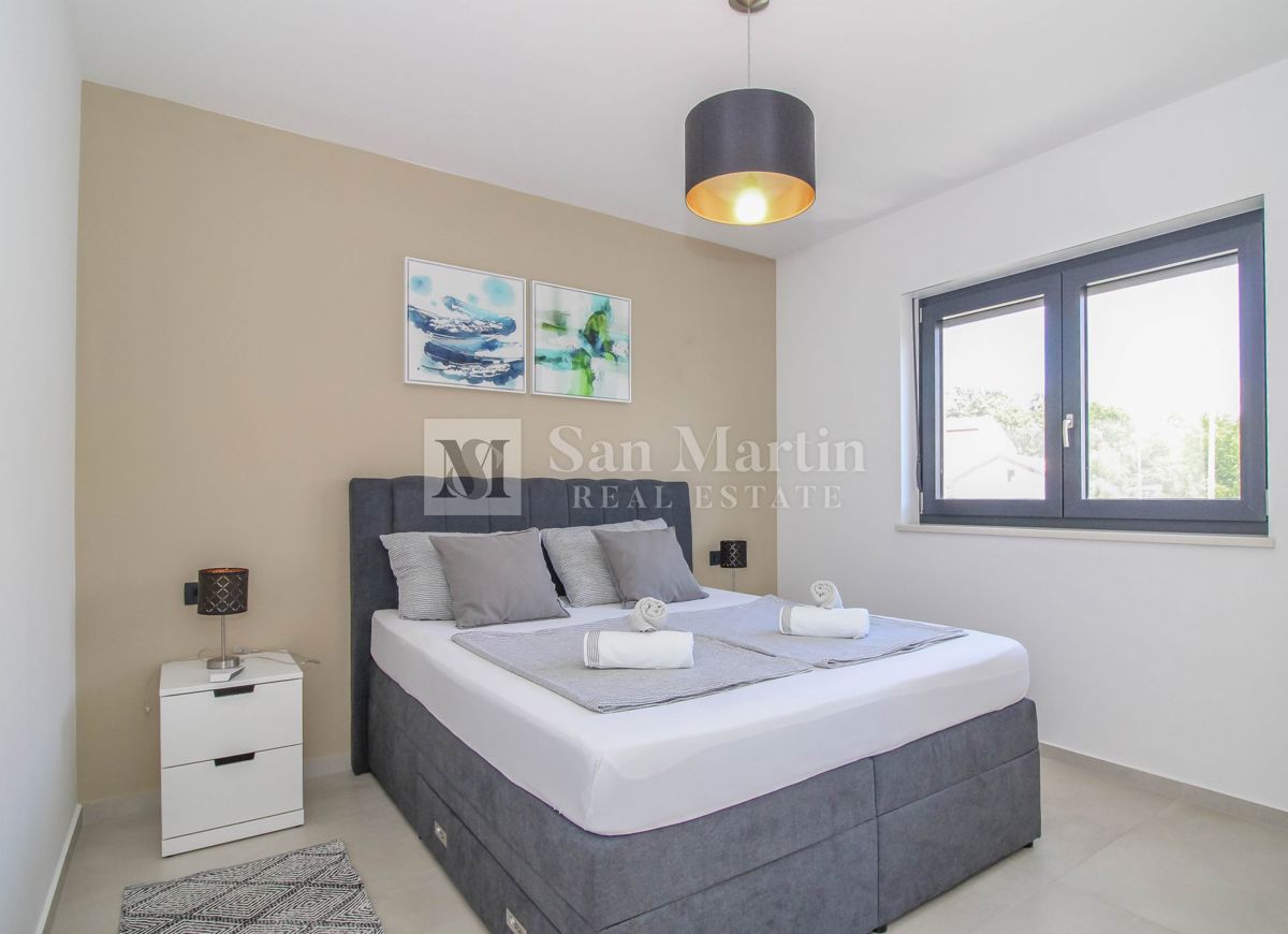 PARENZO, Nuova casa moderna con piscina