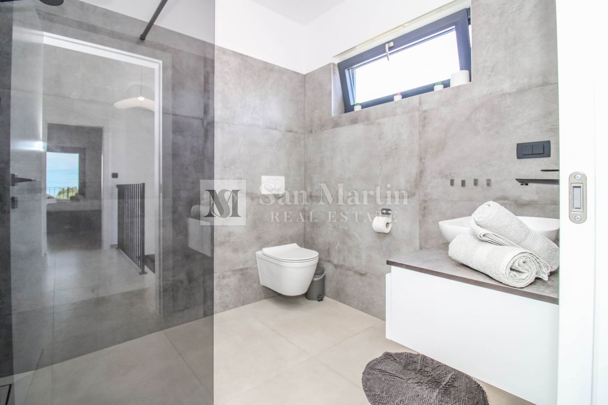 PARENZO, Nuova casa moderna con piscina