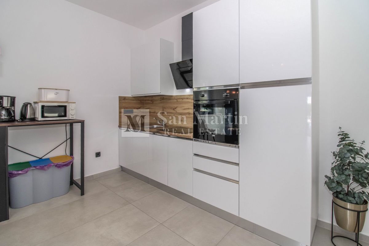 PARENZO, Nuova casa moderna con piscina