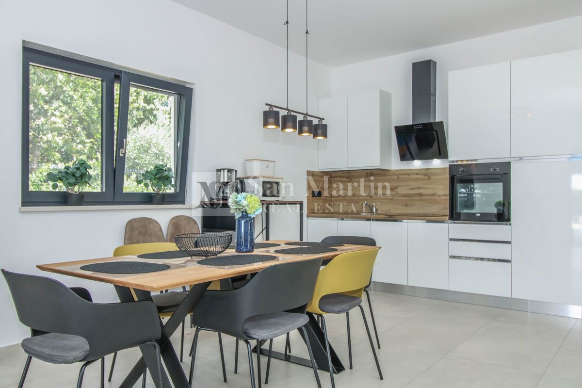 PARENZO, Nuova casa moderna con piscina