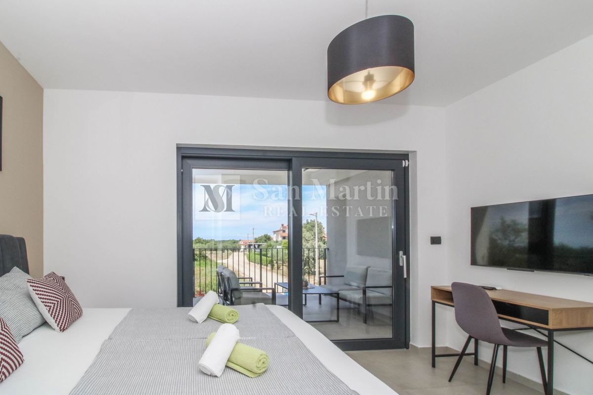 PARENZO, Nuova casa moderna con piscina