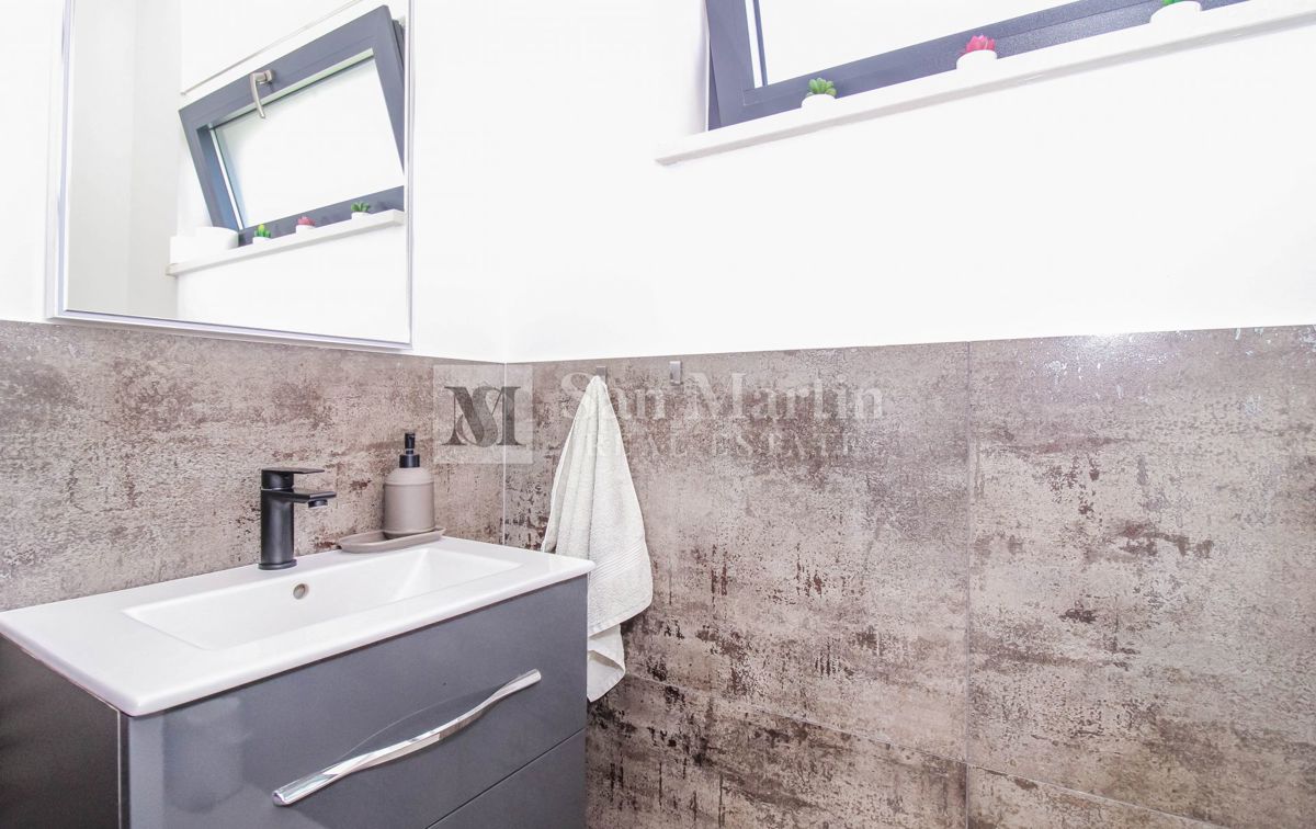 PARENZO, Nuova casa moderna con piscina