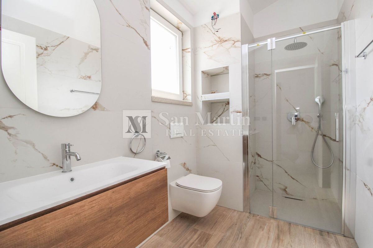 Istria, Parenzo - casa indipendente con splendida vista mare