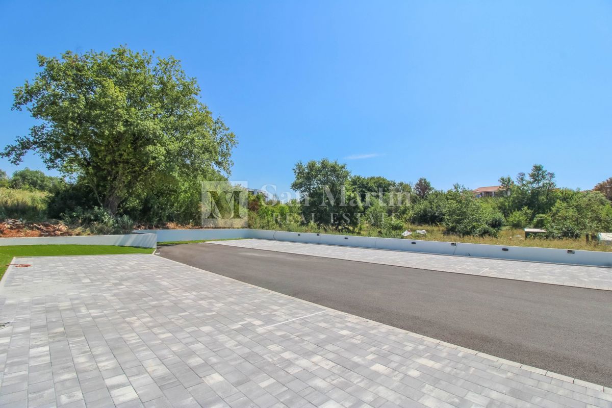 Parenzo, dintorni - appartamento al piano terra con giardino, in costruzione