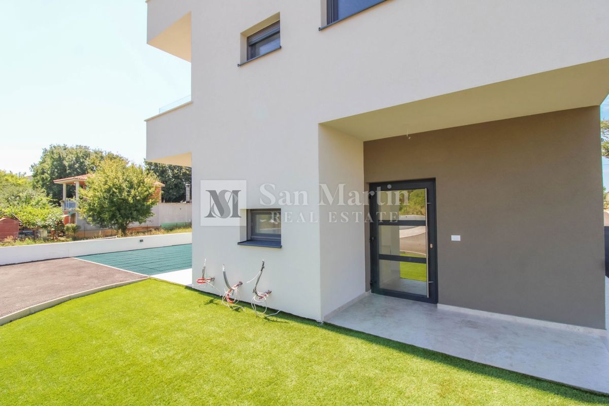 Parenzo, dintorni - appartamento al piano terra con giardino, in costruzione