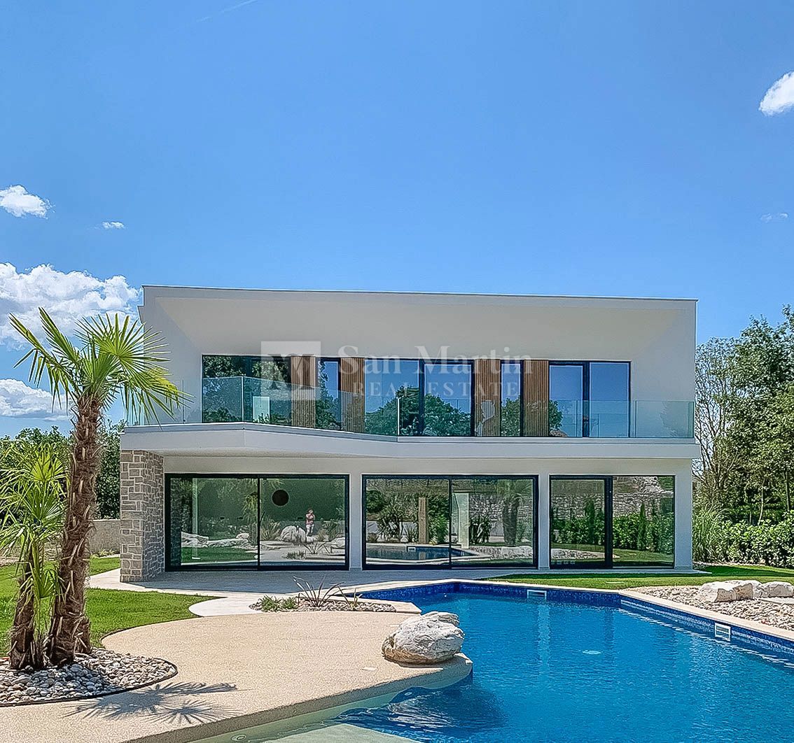 Zona di Parenzo, Casa di lusso con piscina