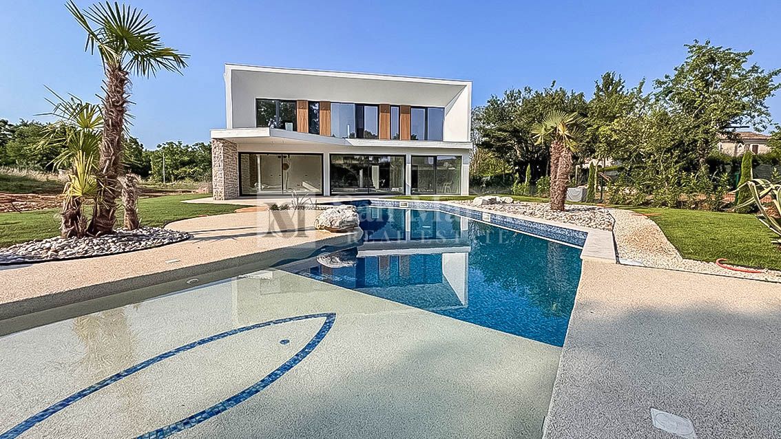 Zona di Parenzo, Casa di lusso con piscina