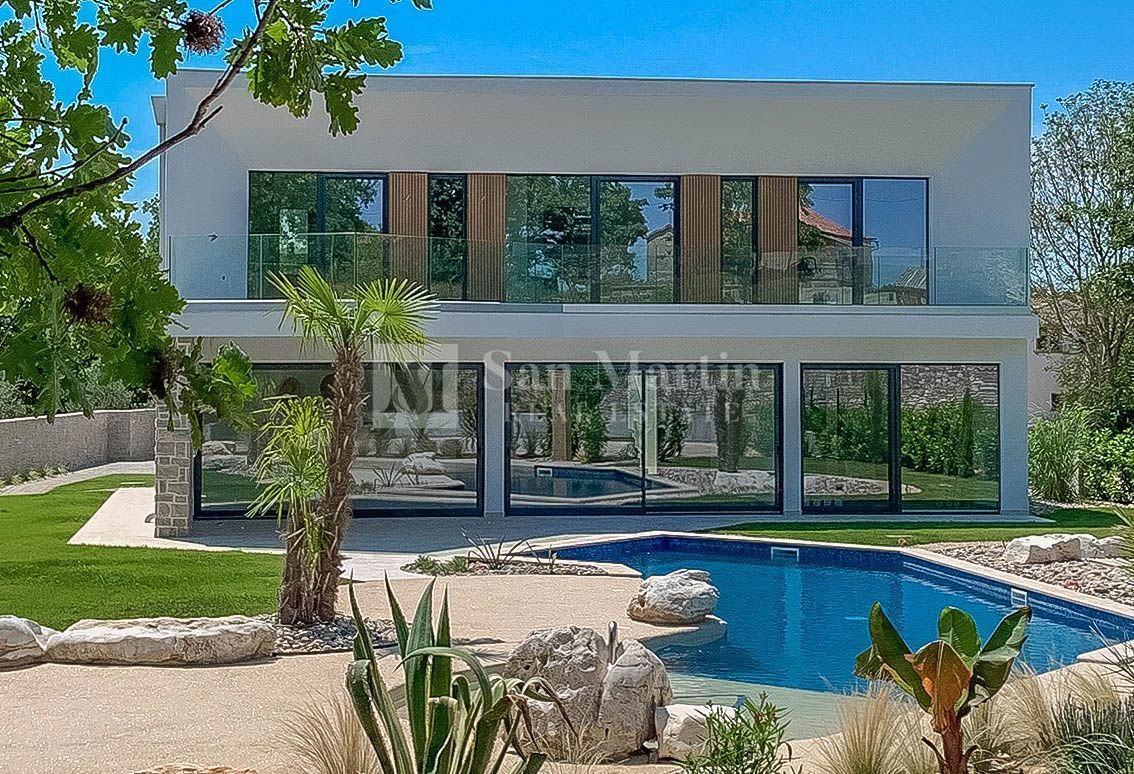 Zona di Parenzo, Casa di lusso con piscina