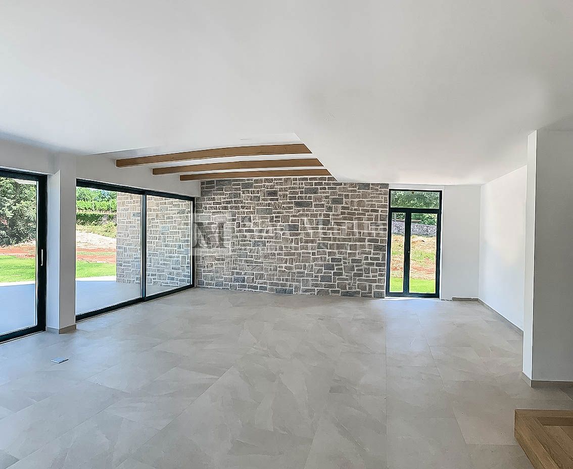 Zona di Parenzo, Casa di lusso con piscina