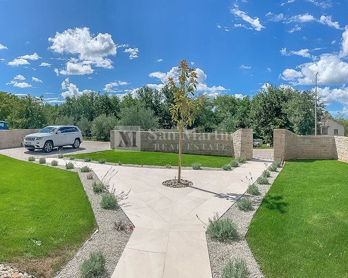 Zona di Parenzo, Casa di lusso con piscina