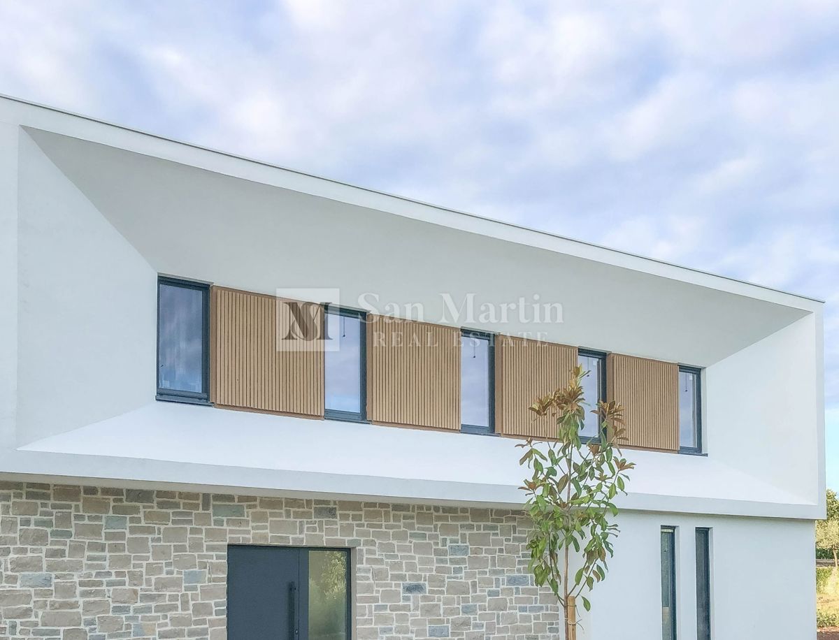 Zona di Parenzo, Casa di lusso con piscina