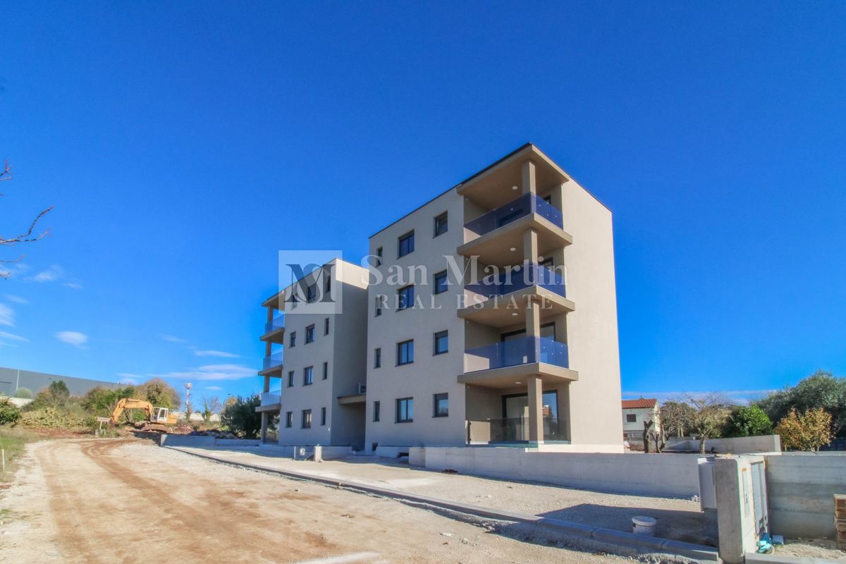 PARENZO - Nuovo appartamento eccellente al piano terra