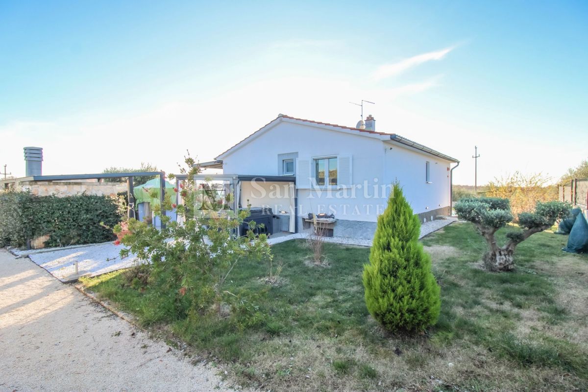 Poreč, dintorni – Casa isolata con un terreno di 3000 m²