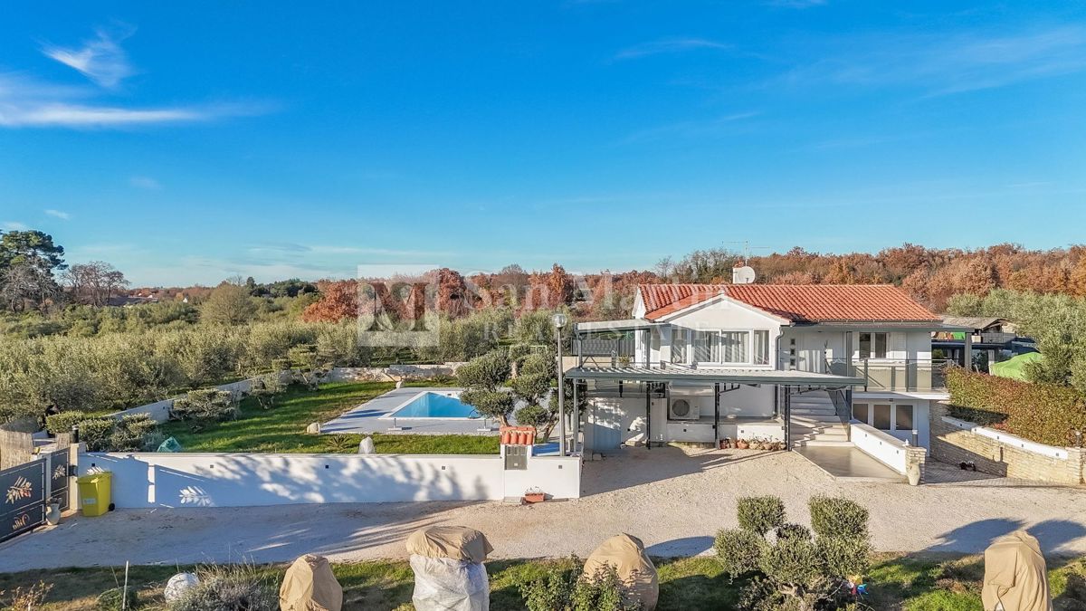 Poreč, dintorni – Casa isolata con un terreno di 3000 m²