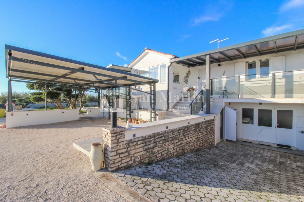 Poreč, dintorni – Casa isolata con un terreno di 3000 m²
