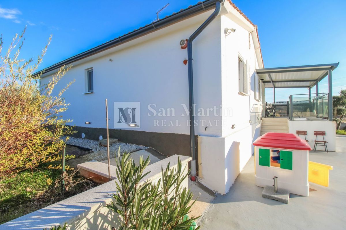 Poreč, dintorni – Casa isolata con un terreno di 3000 m²