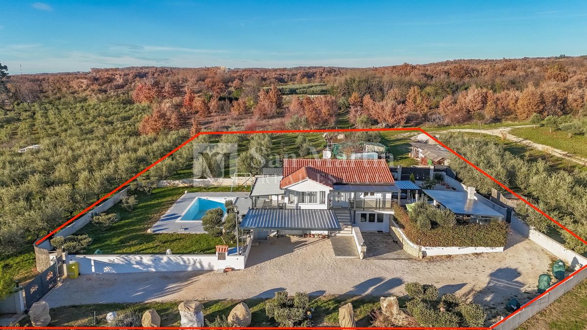 Poreč, dintorni – Casa isolata con un terreno di 3000 m²
