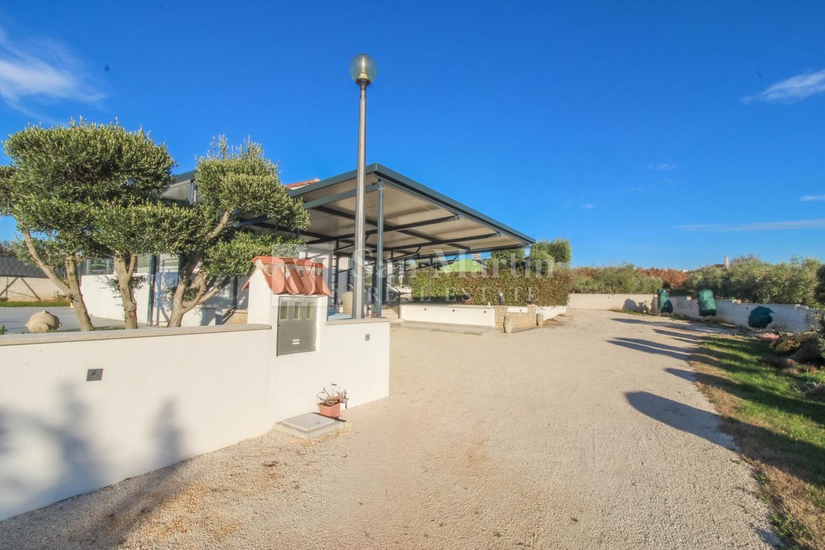 Poreč, dintorni – Casa isolata con un terreno di 3000 m²