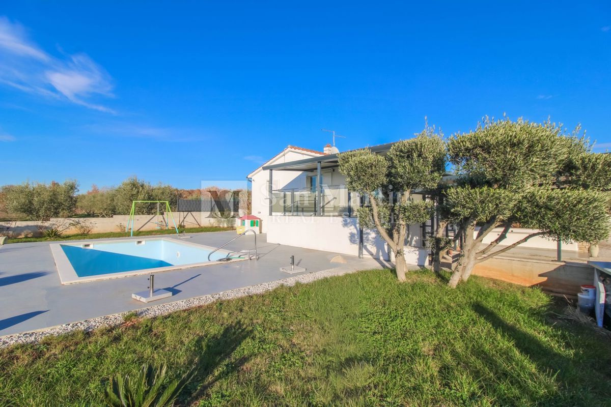 Poreč, dintorni – Casa isolata con un terreno di 3000 m²