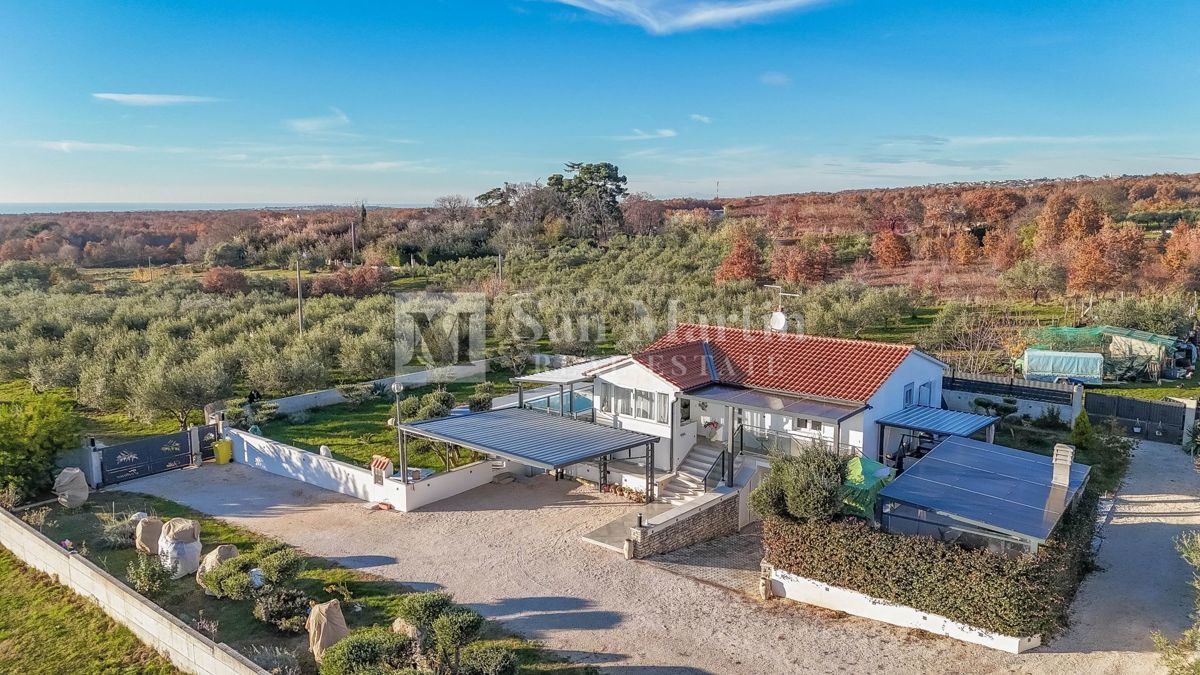 Poreč, dintorni – Casa isolata con un terreno di 3000 m²