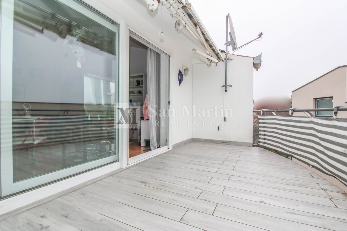 Parenzo – Appartamento con due terrazze vicino al mare – VISTA MARE!