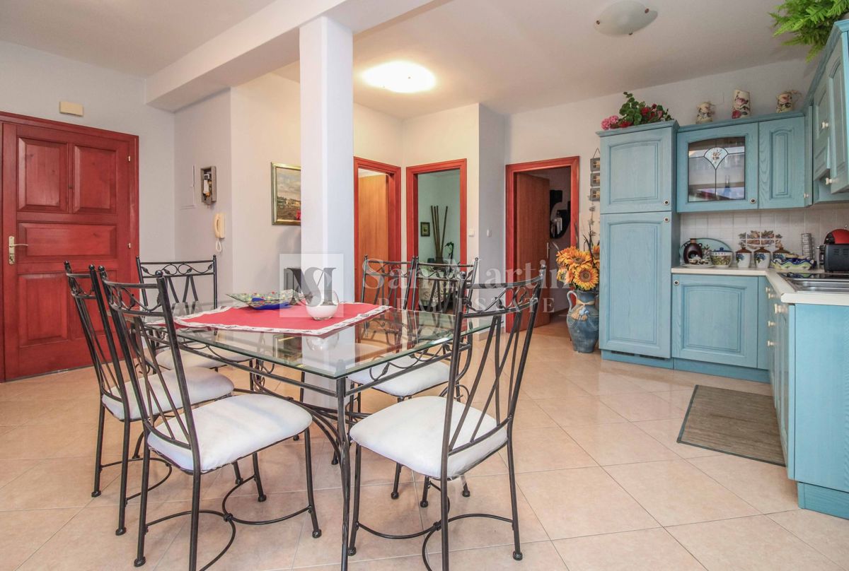 Zona POREČ, Super appartamento 2 camere da letto