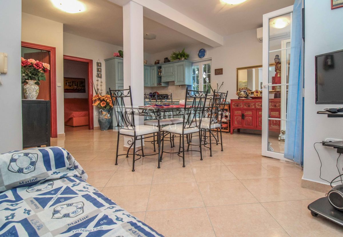 Zona POREČ, Super appartamento 2 camere da letto