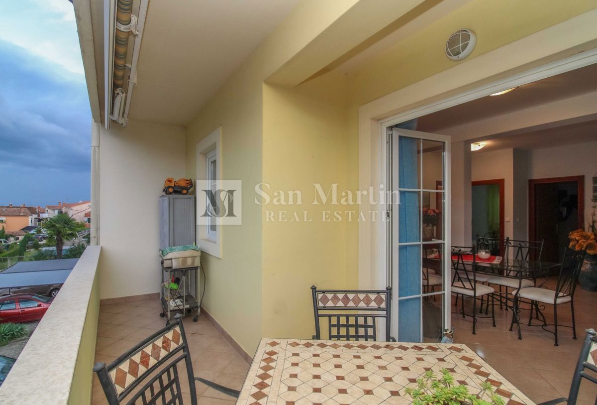 Zona POREČ, Super appartamento 2 camere da letto