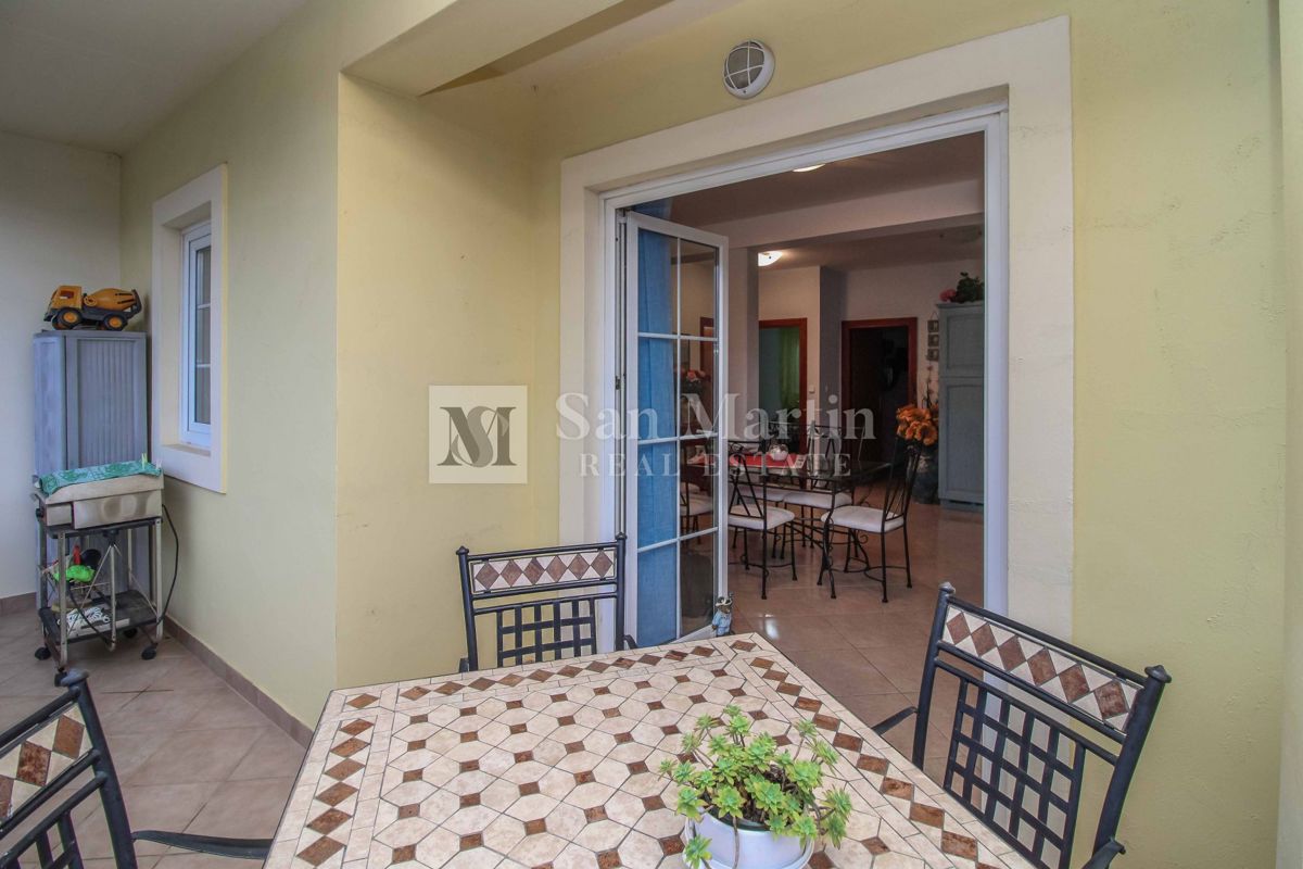 Zona POREČ, Super appartamento 2 camere da letto