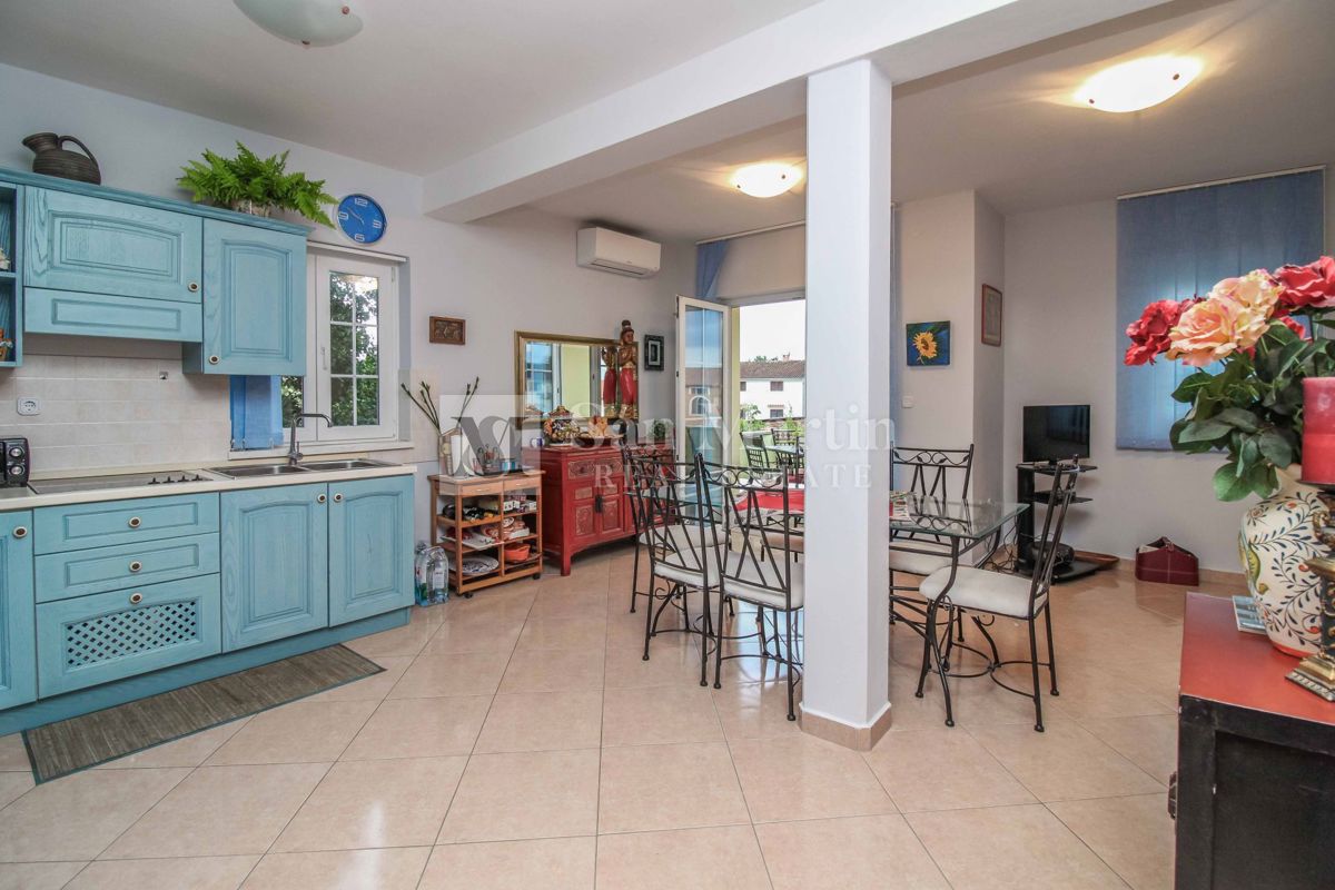Zona POREČ, Super appartamento 2 camere da letto