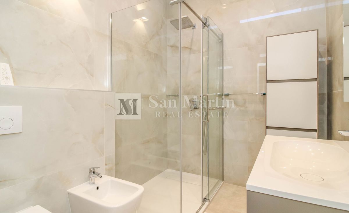 POREČ - NUOVO APPARTAMENTO MODERNO - POSIZIONE AMBITA