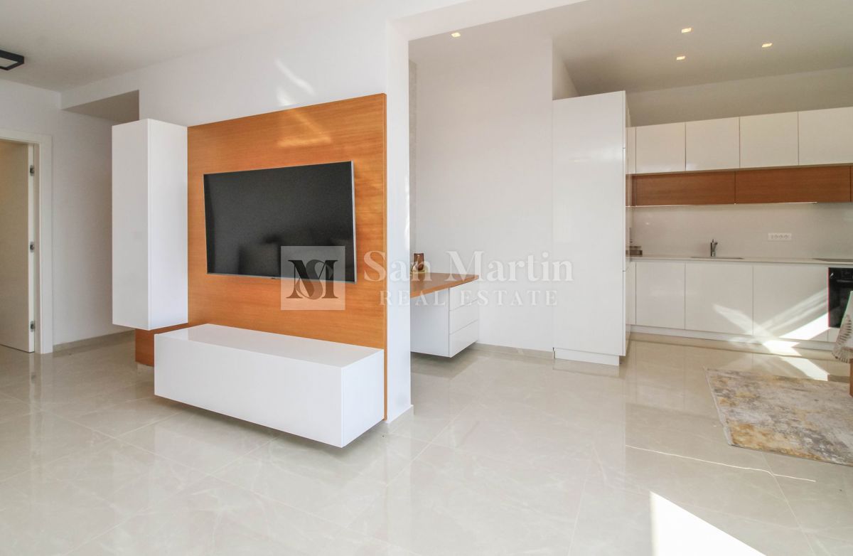 POREČ - NUOVO APPARTAMENTO MODERNO - POSIZIONE AMBITA