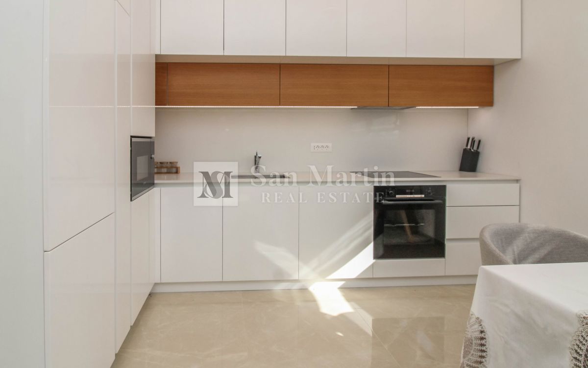 POREČ - NUOVO APPARTAMENTO MODERNO - POSIZIONE AMBITA