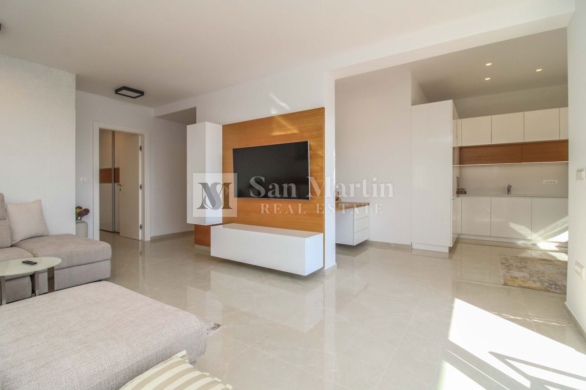 POREČ - NUOVO APPARTAMENTO MODERNO - POSIZIONE AMBITA