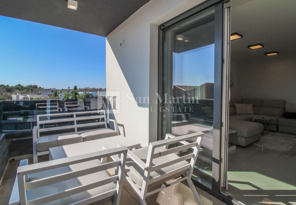 POREČ - NUOVO APPARTAMENTO MODERNO - POSIZIONE AMBITA