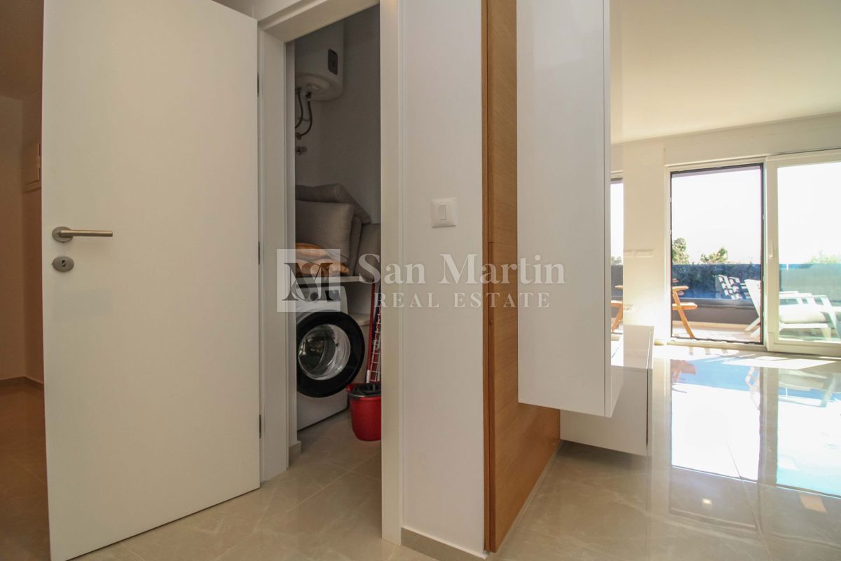 POREČ - NUOVO APPARTAMENTO MODERNO - POSIZIONE AMBITA