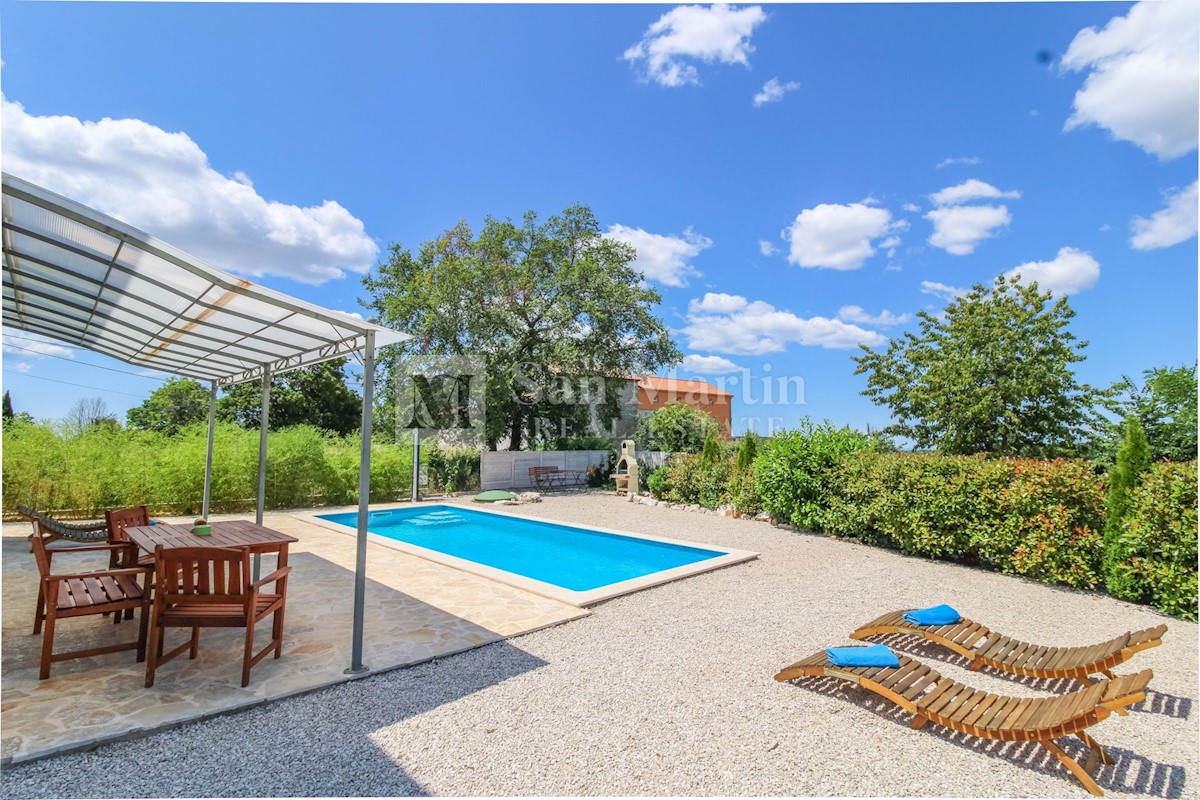 Parenzo, casa con piscina e vista mare