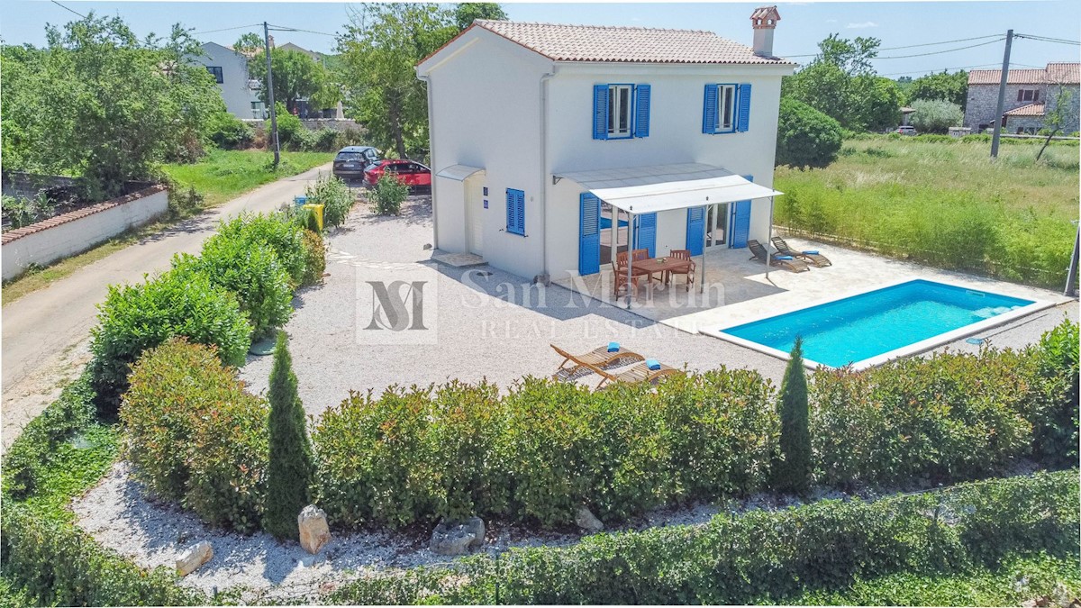 Parenzo, casa con piscina e vista mare