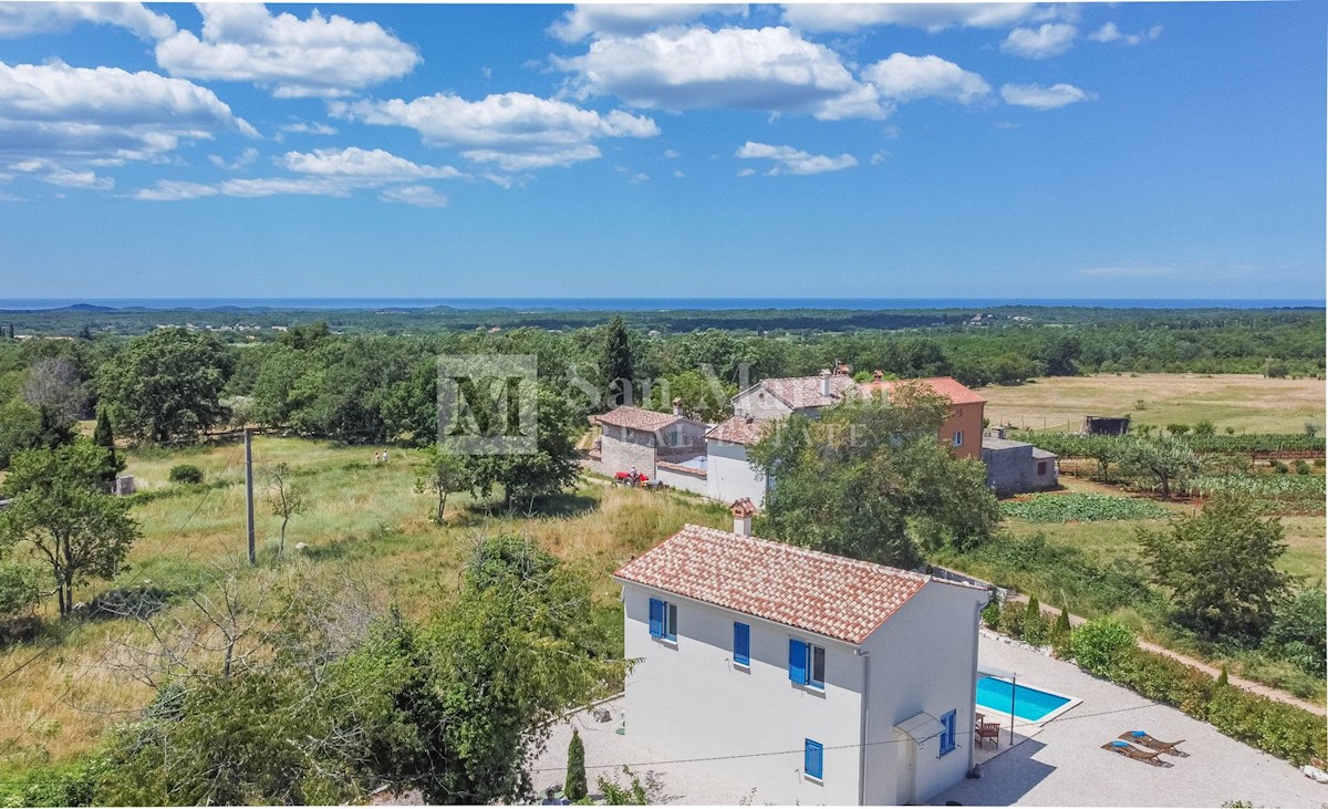 Parenzo, casa con piscina e vista mare