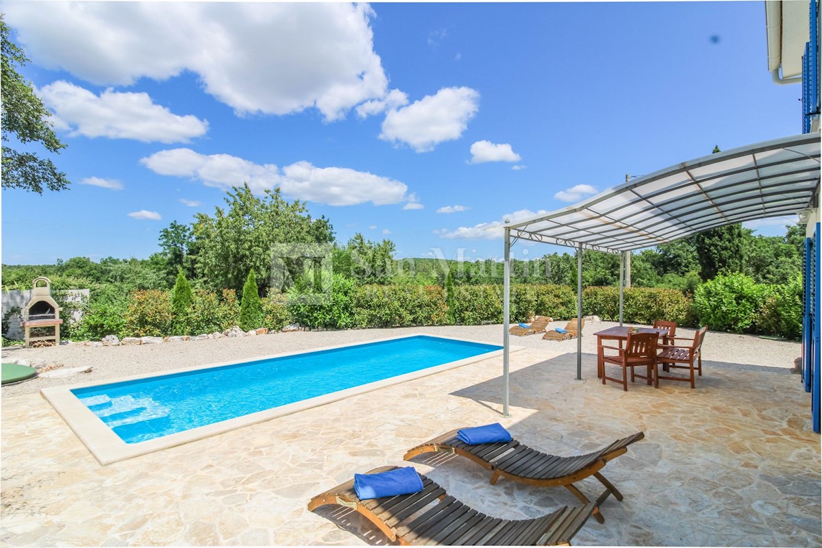 Parenzo, casa con piscina e vista mare