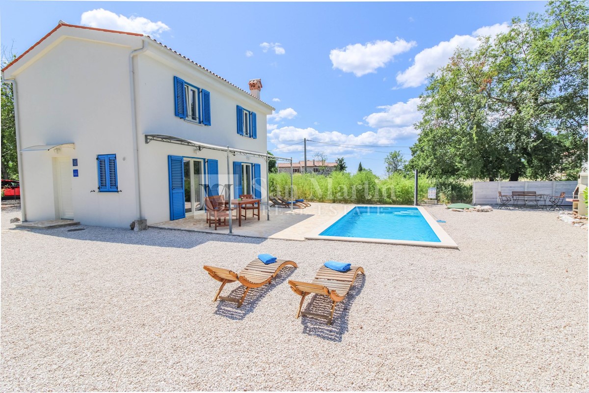 Parenzo, casa con piscina e vista mare